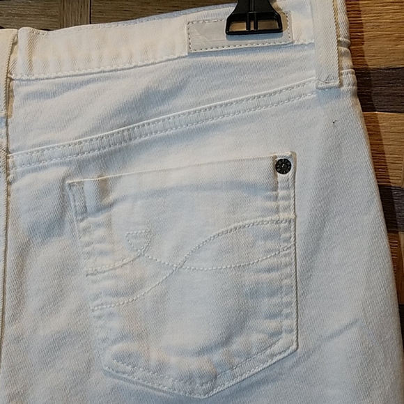 DKNY white cuffed jean shorts - Picture 5 of 9